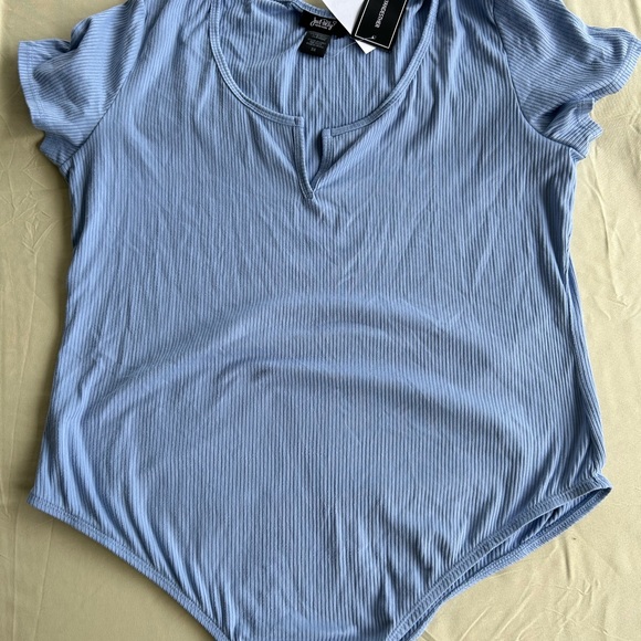 Bodysuits - Picture 2 of 3